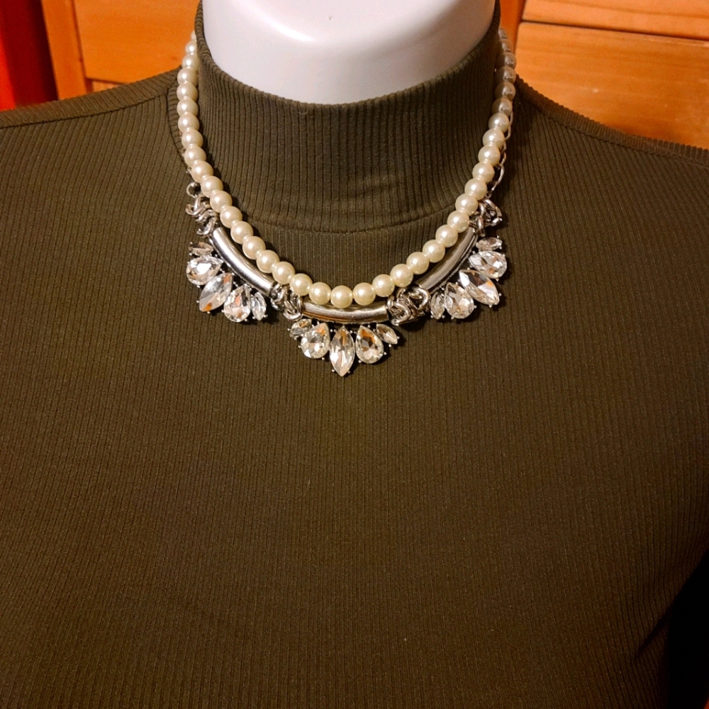 Paparazzi necklace and earing set. NWT